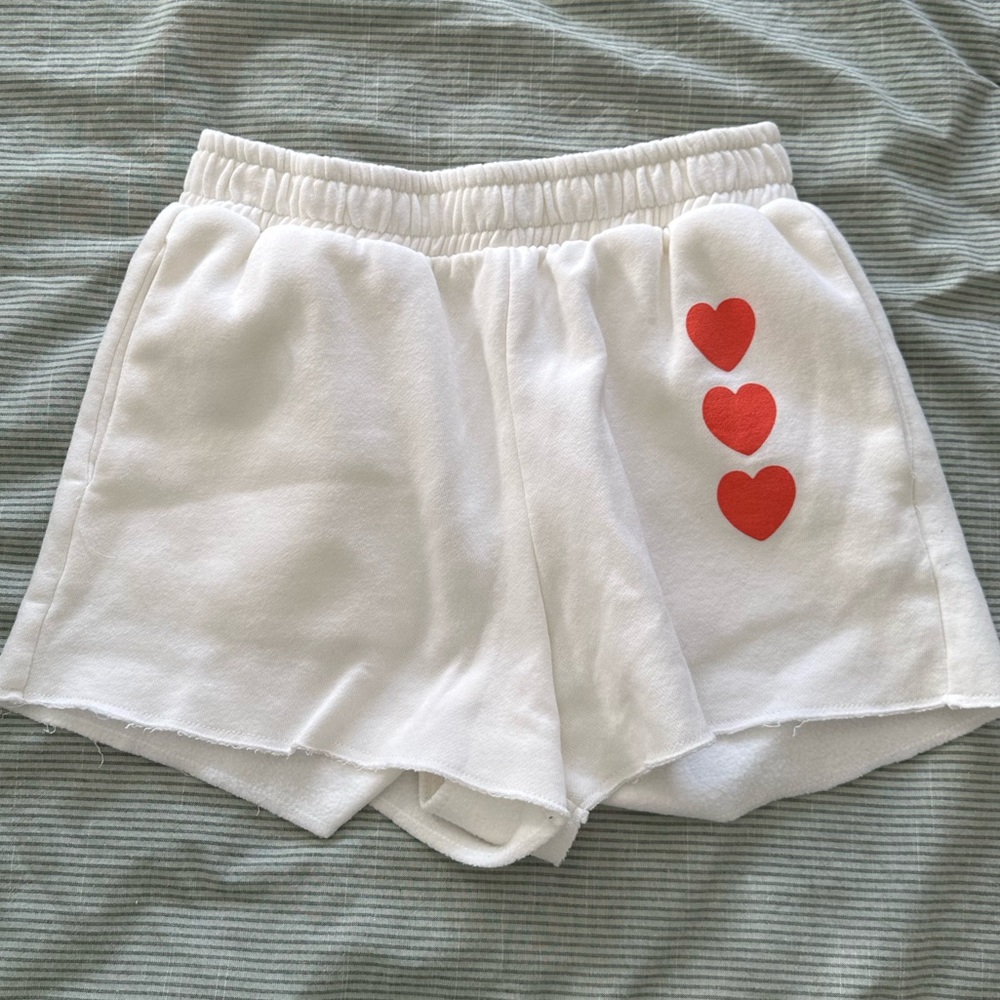 Abound Sweat Shorts White with Hearts - Picture 1 of 4